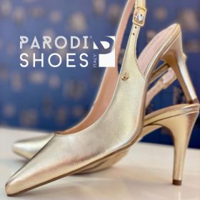 Sapatos da marca Parodi Stiletto da Parodi Shoes Sapatos dourados de tacão, fechados à frente e abertos atrás da marca PArodi Shoes em pele